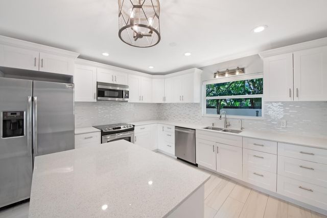 2724 NE 10th Street, Pompano Beach, FL 33062