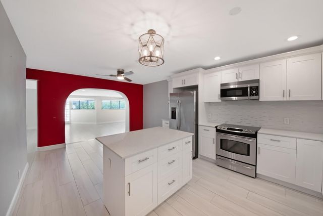 2724 NE 10th Street, Pompano Beach, FL 33062