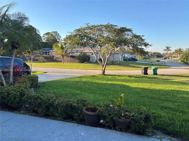2267 SW Haycraft Cir, Port St. Lucie, FL 34953