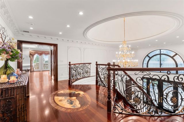 28 Whitney Circle, Glen Cove, NY 11542