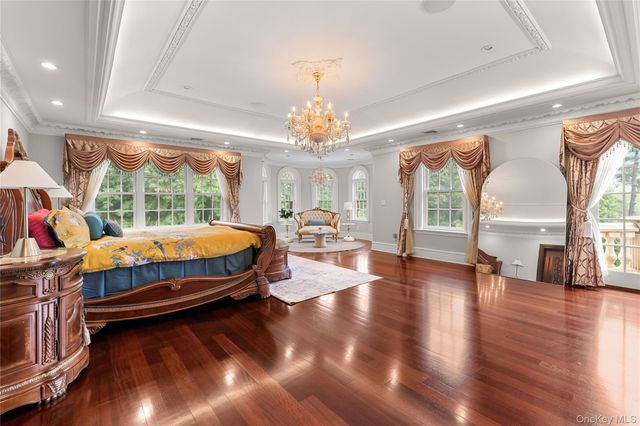 28 Whitney Circle, Glen Cove, NY 11542