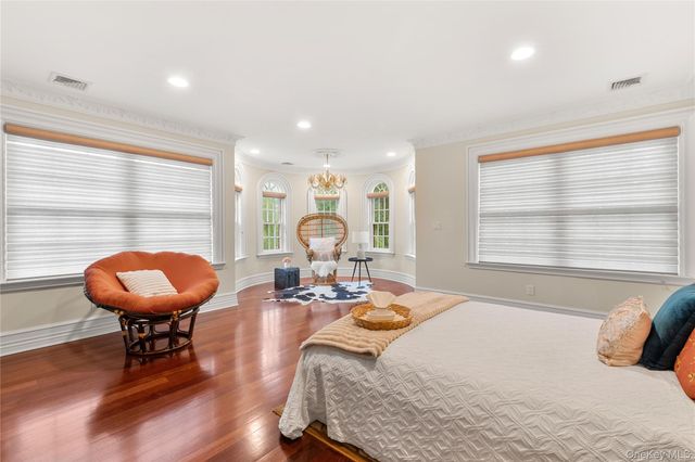 28 Whitney Circle, Glen Cove, NY 11542