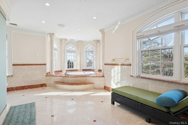 28 Whitney Circle, Glen Cove, NY 11542