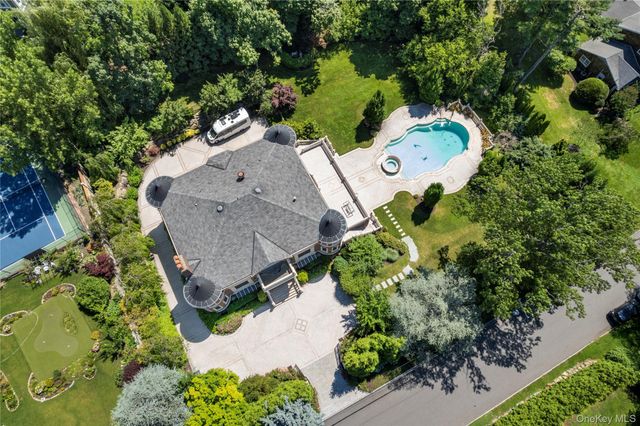 28 Whitney Circle, Glen Cove, NY 11542
