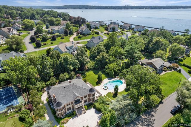 28 Whitney Circle, Glen Cove, NY 11542