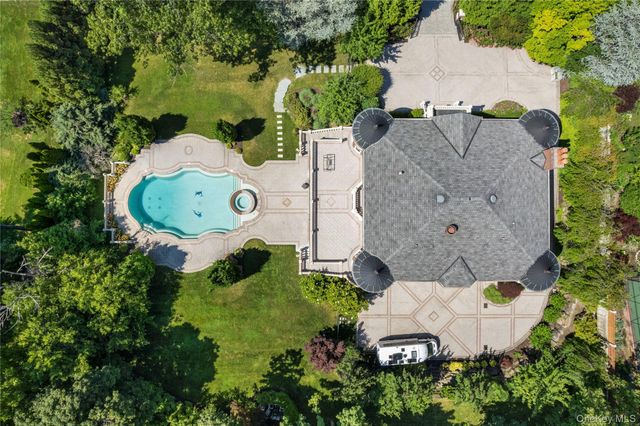 28 Whitney Circle, Glen Cove, NY 11542