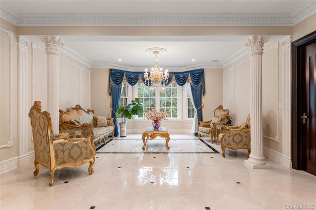 28 Whitney Circle, Glen Cove, NY 11542