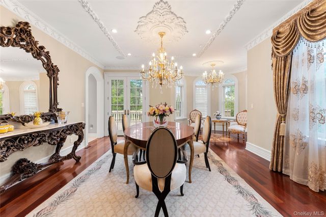 28 Whitney Circle, Glen Cove, NY 11542