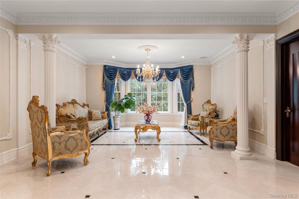 28 Whitney Circle, Glen Cove, NY 11542 — photo 4