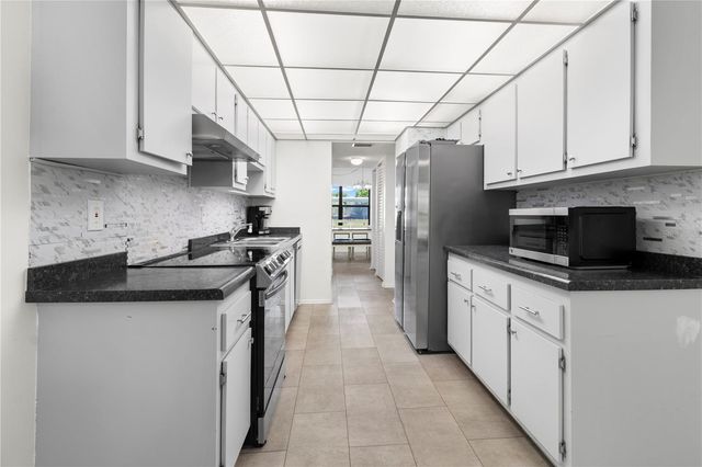 305 W 30TH AVENUE W A110, Bradenton, FL 34205