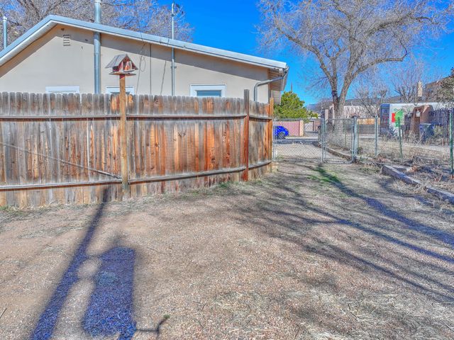 506 ONATE Place, Santa Fe, NM 87501