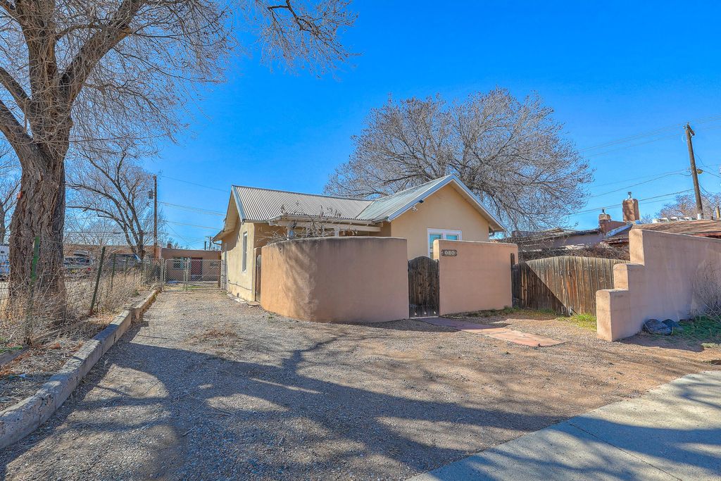 506 ONATE Place, Santa Fe, NM 87501