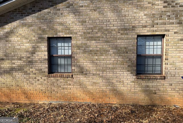 1085 Eastview Road NE, Conyers, GA 30012