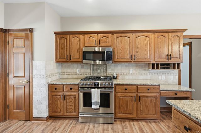 8517 Greyhawk Drive, Fort Wayne, IN 46835