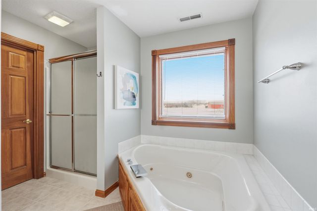 8517 Greyhawk Drive, Fort Wayne, IN 46835