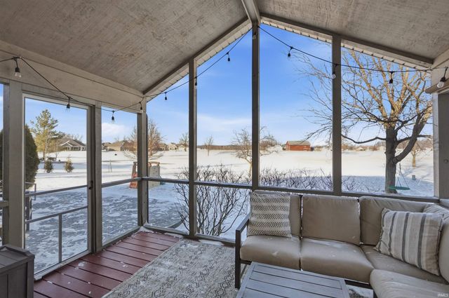 8517 Greyhawk Drive, Fort Wayne, IN 46835