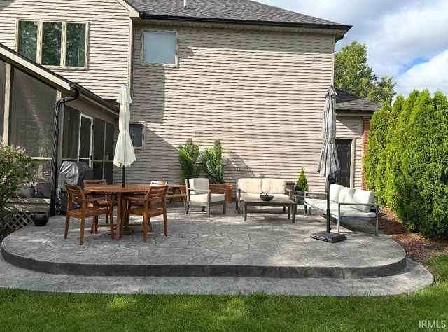 8517 Greyhawk Drive, Fort Wayne, IN 46835