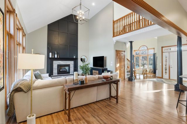 8517 Greyhawk Drive, Fort Wayne, IN 46835