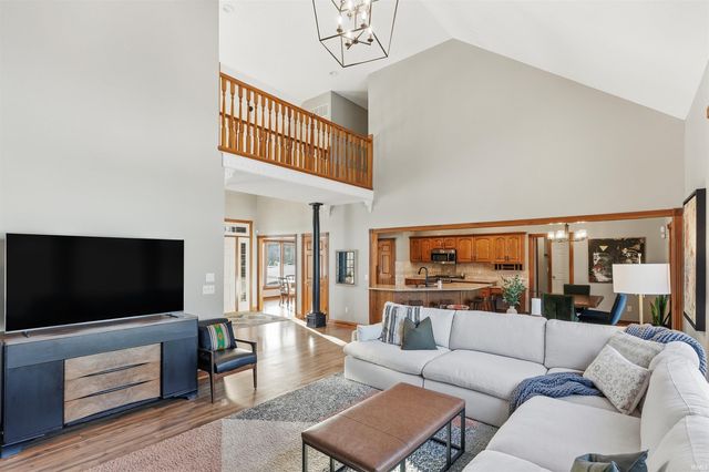 8517 Greyhawk Drive, Fort Wayne, IN 46835