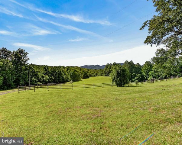 4028 S F T VALLEY RD, Etlan, VA 22719