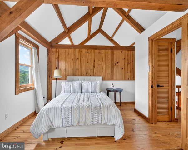 4028 S F T VALLEY RD, Etlan, VA 22719