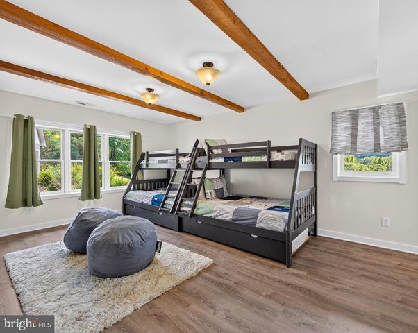 4028 S F T VALLEY RD, Etlan, VA 22719