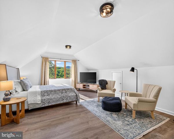 4028 S F T VALLEY RD, Etlan, VA 22719