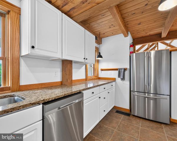 4028 S F T VALLEY RD, Etlan, VA 22719