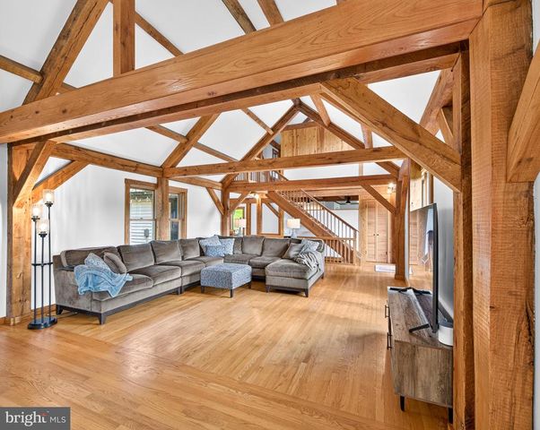 4028 S F T VALLEY RD, Etlan, VA 22719