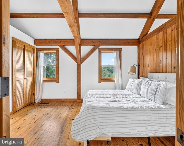 4028 S F T VALLEY RD, Etlan, VA 22719