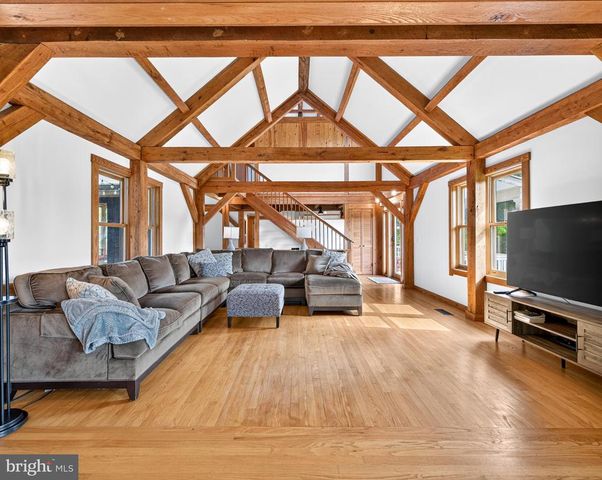 4028 S F T VALLEY RD, Etlan, VA 22719