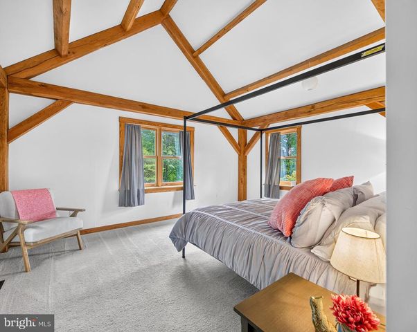 4028 S F T VALLEY RD, Etlan, VA 22719