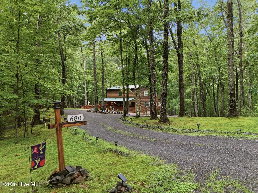 680 Hawthorne Lane, Murphy, NC 28906