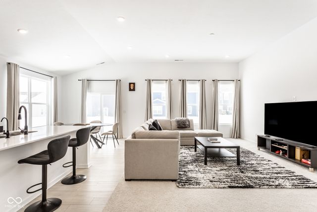 1339 LITTLE RODEO Place, Greenwood, IN 46143