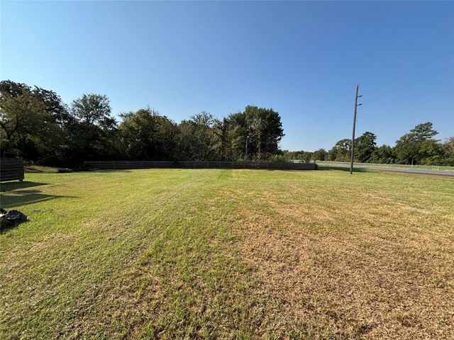 38042 N Highway 6, Hempstead, TX 77445