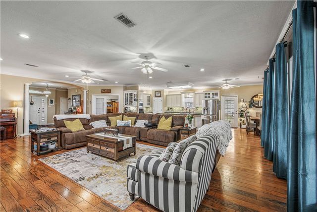 7 Hickory Ridge Lane, Hilltop Lakes, TX 77871