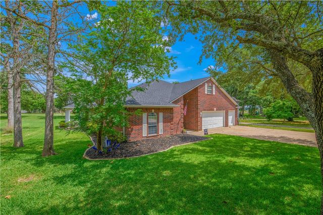 7 Hickory Ridge Lane, Hilltop Lakes, TX 77871