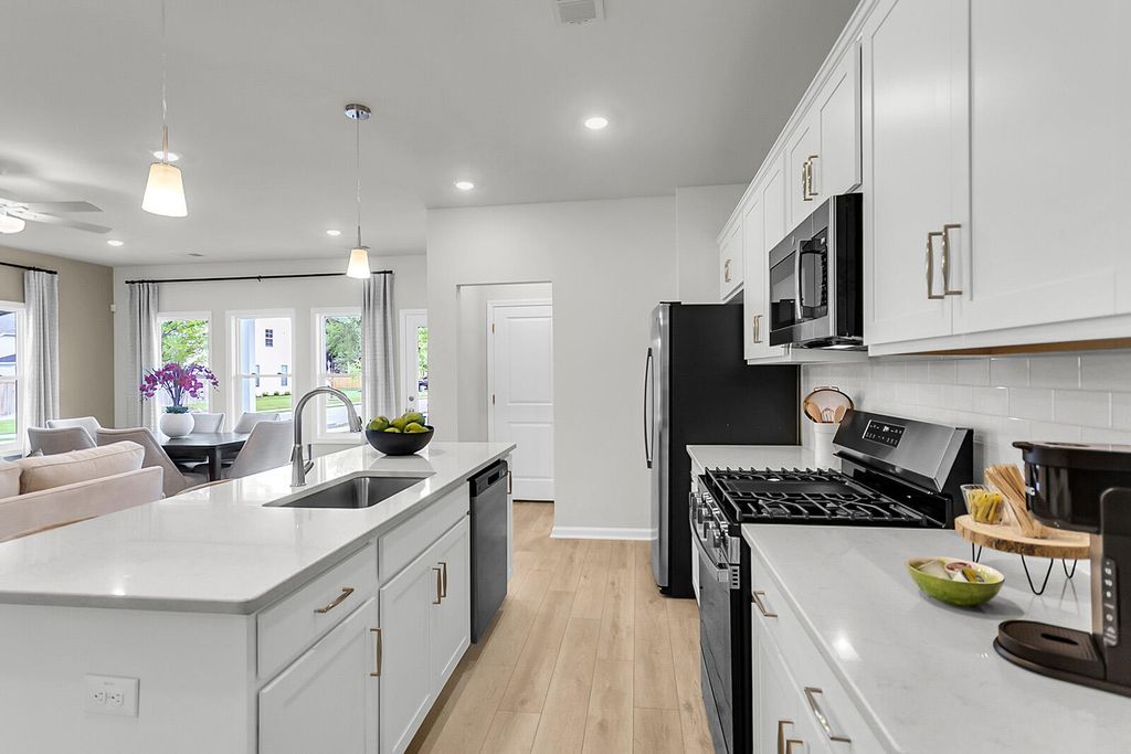 Image 10 of property listing at 105 Clarabelle Lane, Summerville, SC 29483