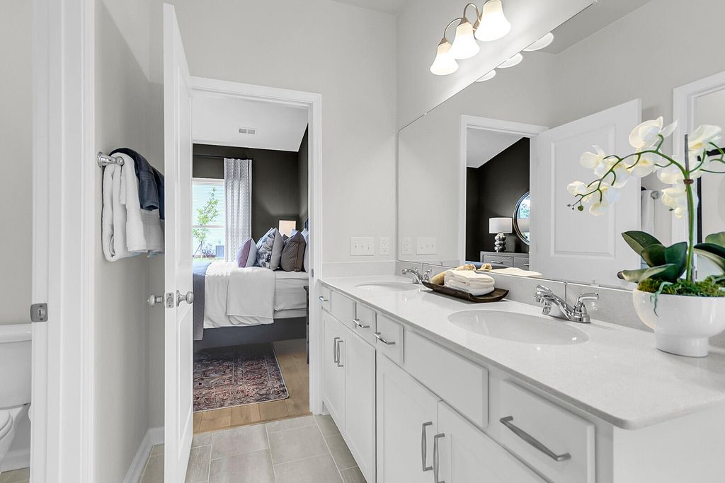 Image 13 of property listing at 105 Clarabelle Lane, Summerville, SC 29483