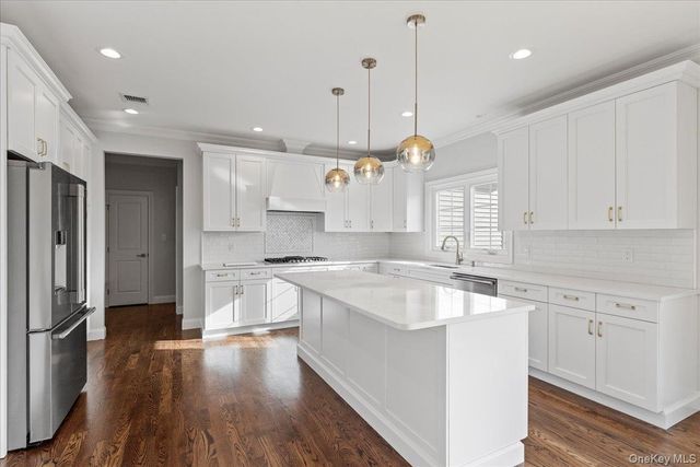 3421 Hawthorne Drive N, Wantagh, NY 11793