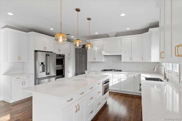 3421 Hawthorne Drive N, Wantagh, NY 11793