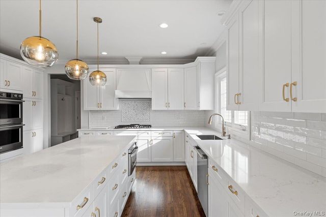 3421 Hawthorne Drive N, Wantagh, NY 11793