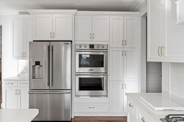 3421 Hawthorne Drive N, Wantagh, NY 11793