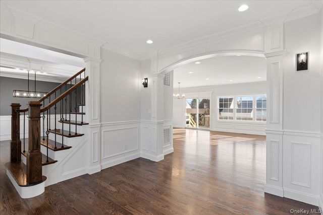 3421 Hawthorne Drive N, Wantagh, NY 11793