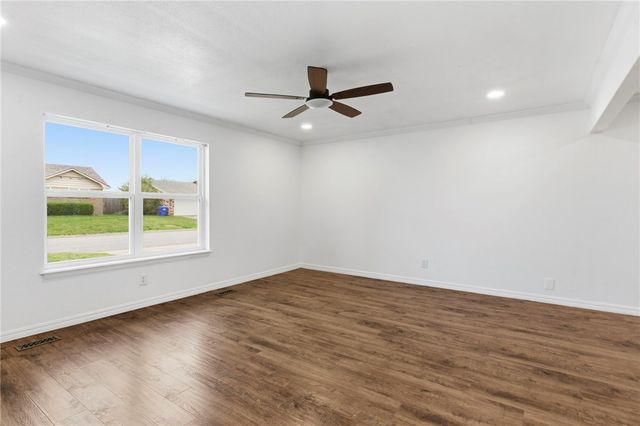 1615 W Sherryden Drive, Rogers, AR 72758