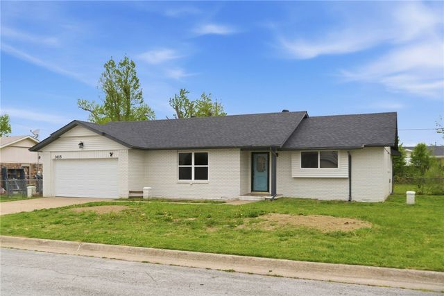 1615 W Sherryden Drive, Rogers, AR 72758