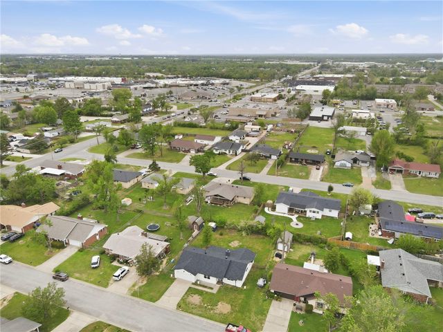 1615 W Sherryden Drive, Rogers, AR 72758