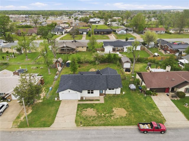 1615 W Sherryden Drive, Rogers, AR 72758