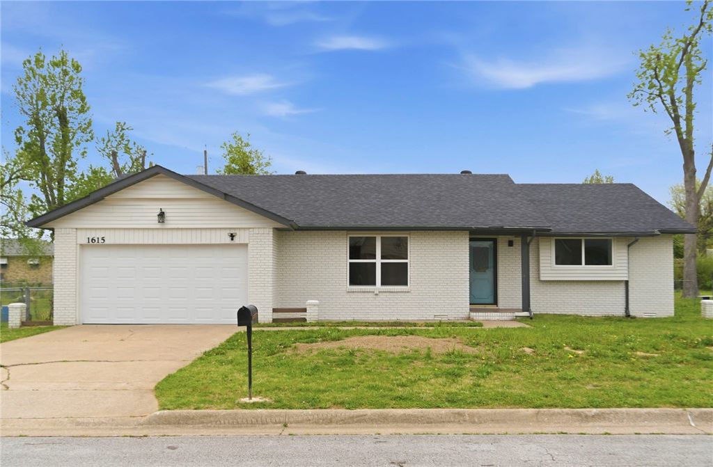 1615 W Sherryden Drive, Rogers, AR 72758
