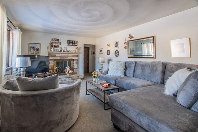 209 East Dr, Chicora Boro, PA 16025